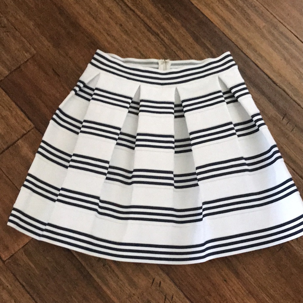 Dina be skater skirt white with navy blue stripes size medium